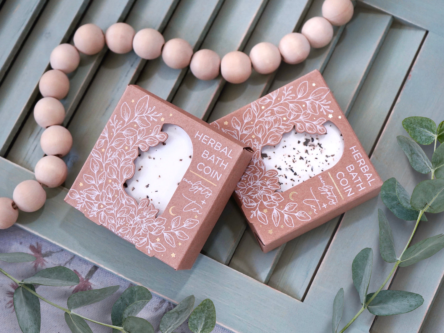 Designed by us at Wildflower Pop, and made exclusively for our shop, a relaxing combination of eucalyptus and herbal tea. 3.5oz. Listing is for one bath coin. Bath coin I shrink wrapper and comes in a brown Kraft box with white floral designs and gold foil accents