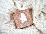 Designed by us at Wildflower Pop, and made exclusively for our shop, a relaxing combination of eucalyptus and herbal tea. 3.5oz. Listing is for one bath coin. Bath coin I shrink wrapper and comes in a brown Kraft box with white floral designs and gold foil accents